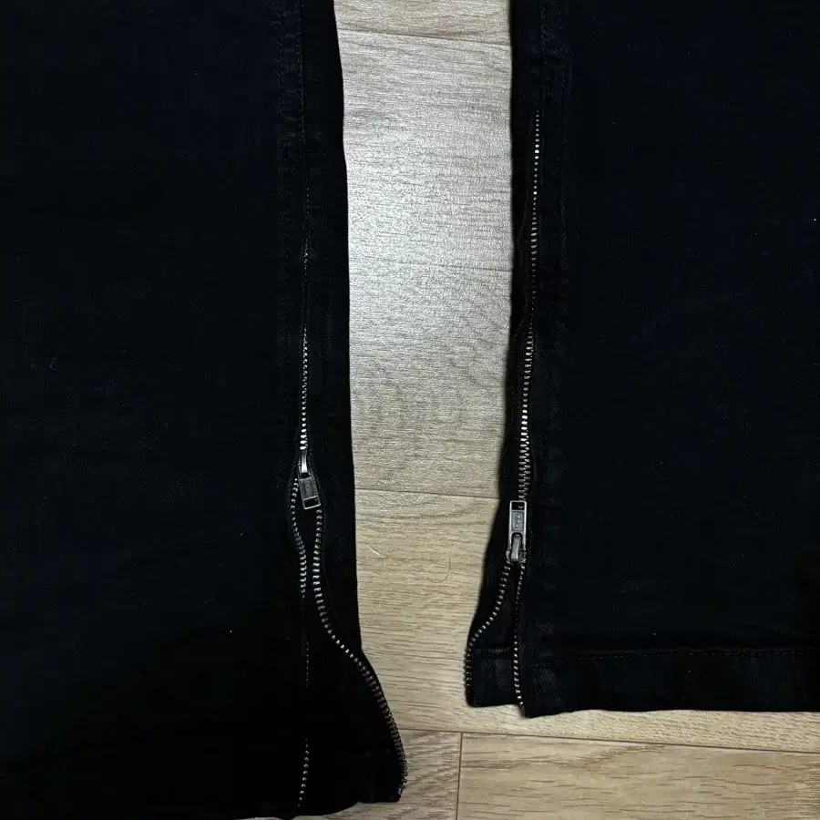 [30] 하이퍼데님 Jet Black Stack Zipper Jeans