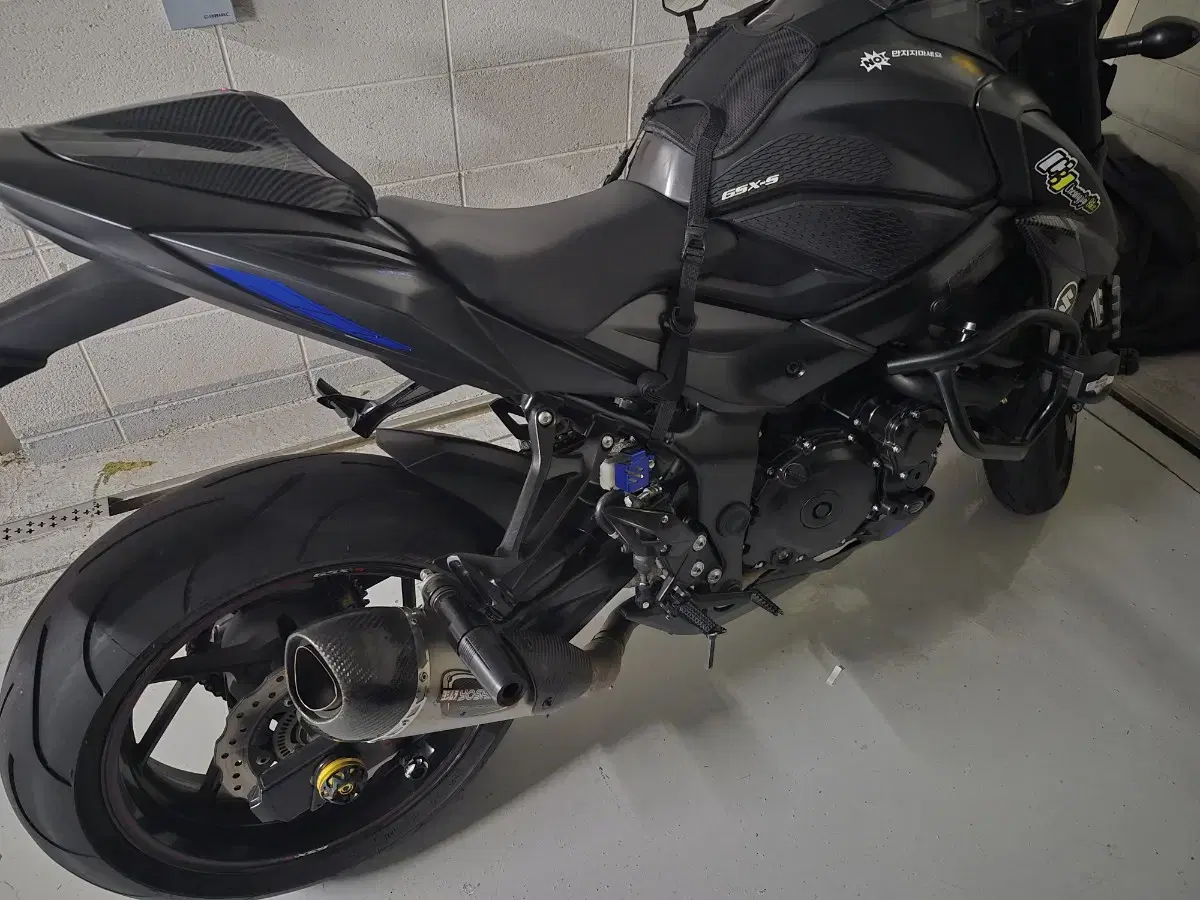 스즈키 gsxs750  18년식팝니다