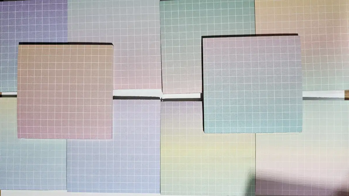 Sells patterned paper packs/checks, argyle, gradient grid/dark stationery paper.