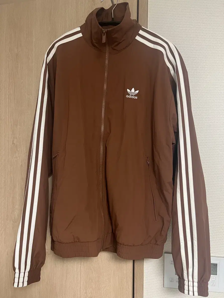 adidas Windbreaker size M