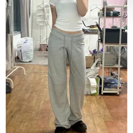 비츠앤밥스 LOW-WAIST STRAIGHT TR PANTS 로우웨이스트