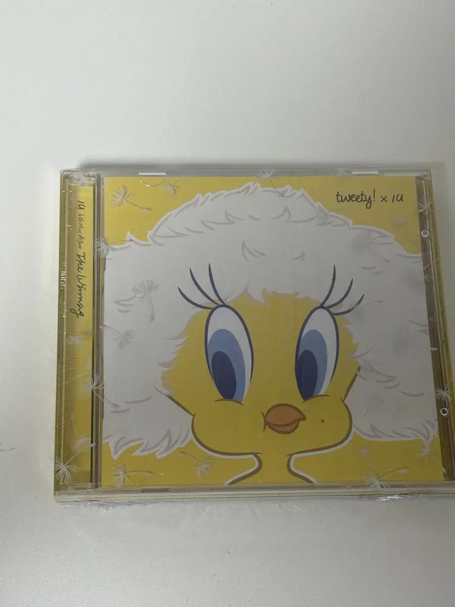 IU Twitty limited edition album Sells