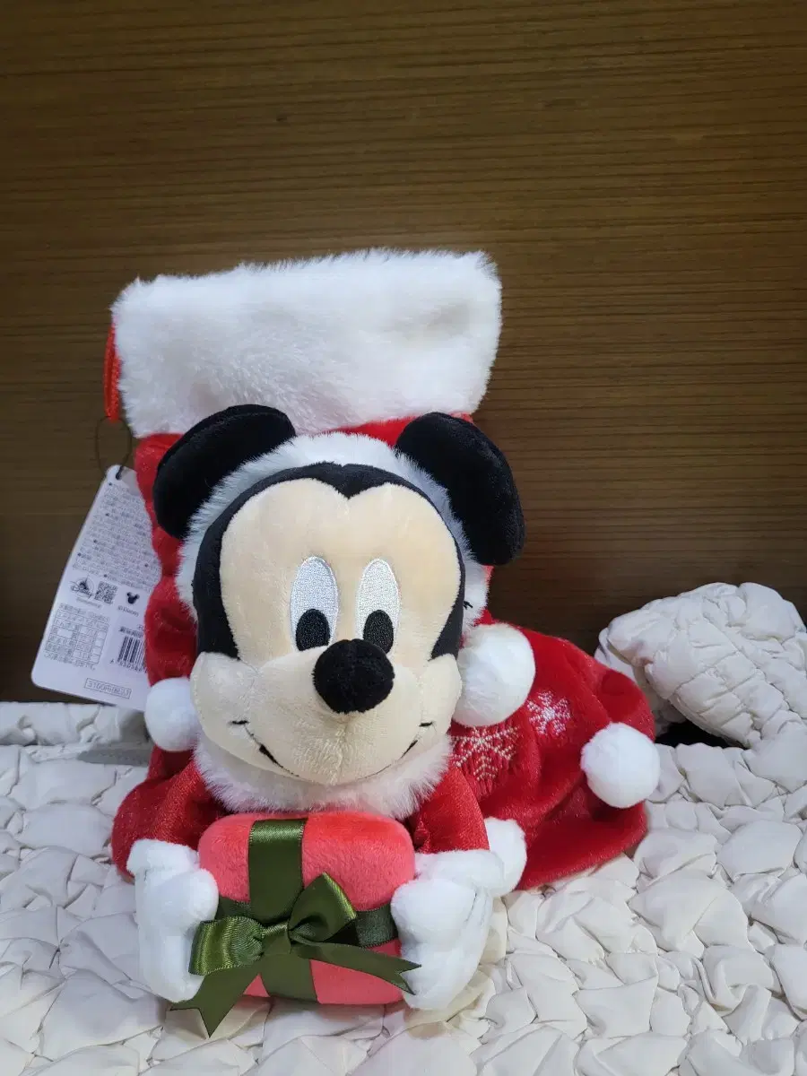 (Disney Store Genuine)(New)Santa Mickey Mouse Sock Doll & Snack