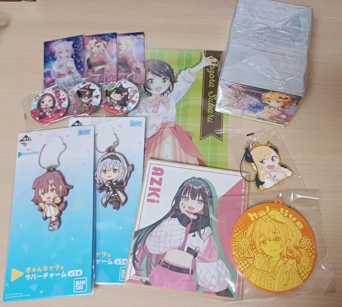 HoloLive merchandise bulk (Schwartz can badges, etc.) 5