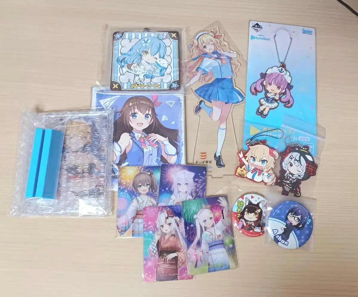 HoloLive merchandise bulk (Schwartz can badges, etc.) 6