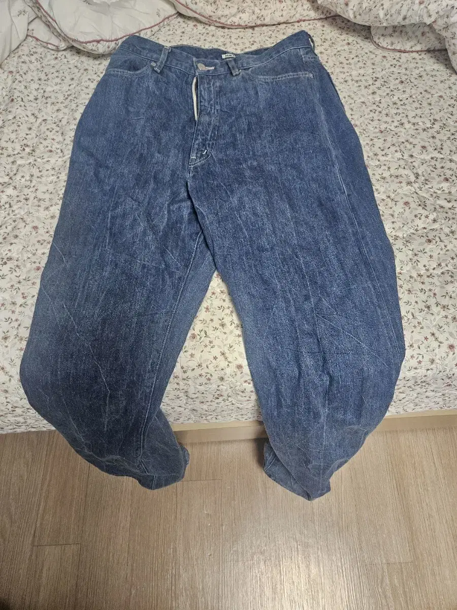 I'm selling my Orari Faded Lightning Denim size 4