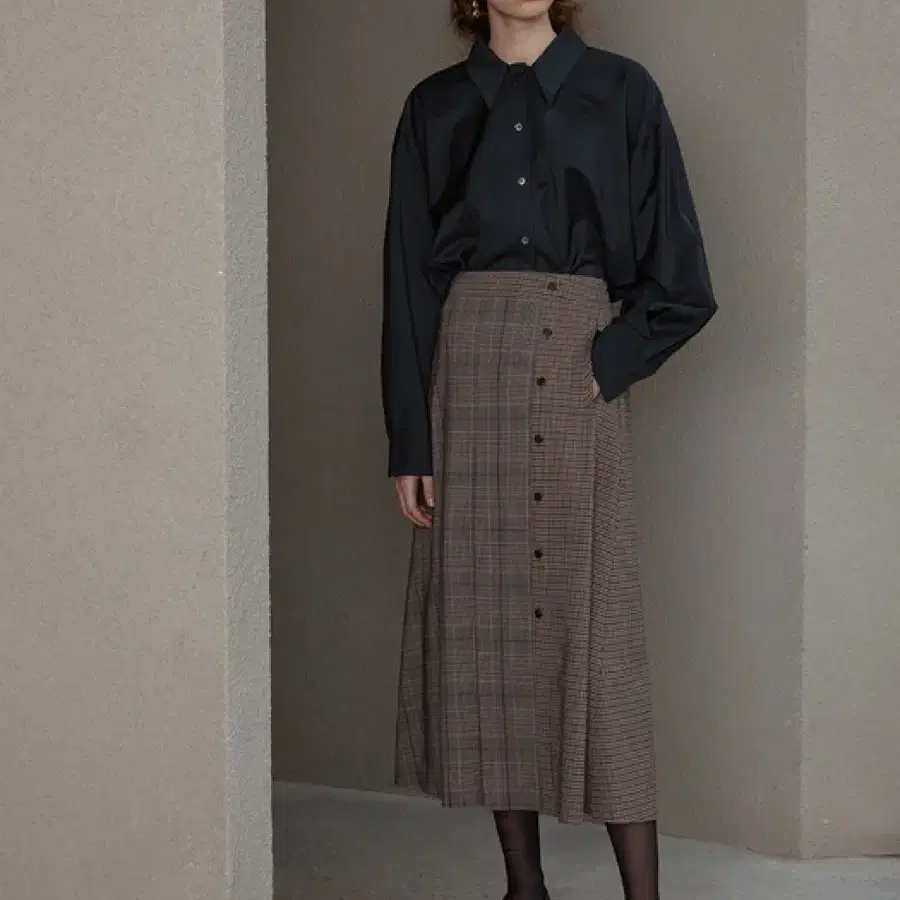 FRONTROW_Pleated Check Midi Skirt_2