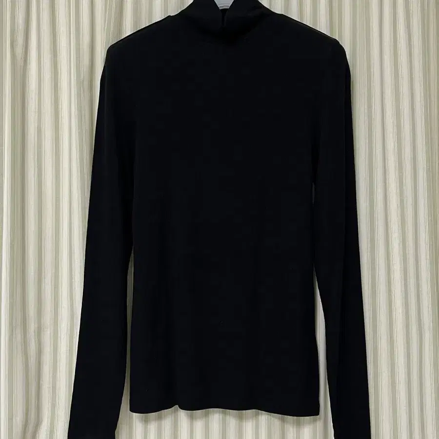 노멜렛 Kirsten wool turtleneck top 블랙/40