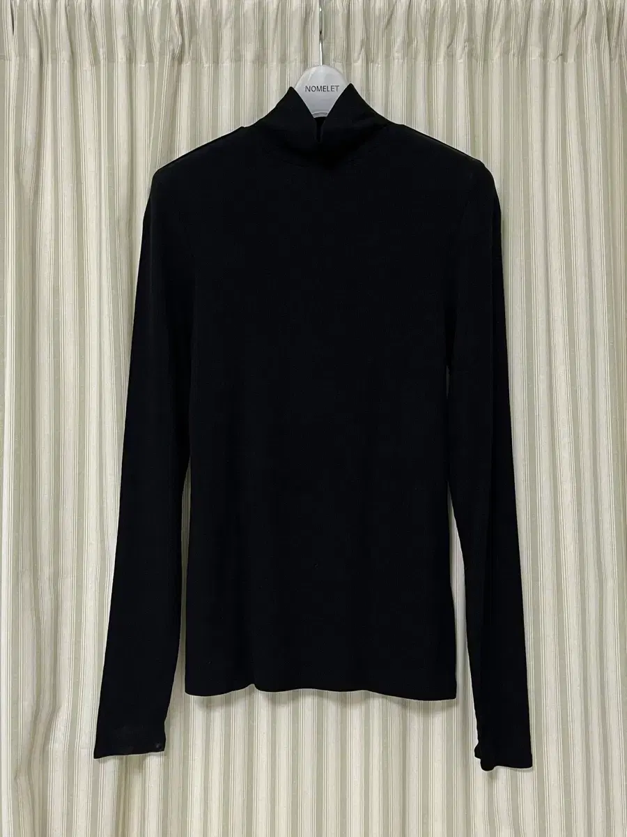 노멜렛 Kirsten wool turtleneck top 블랙/40