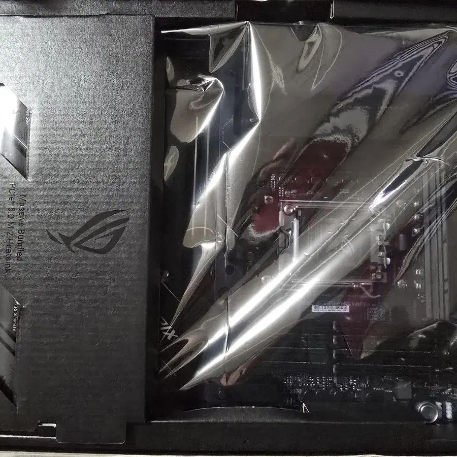 ASUS ROG STRIX X670E-E GAMING WIFI STCOM