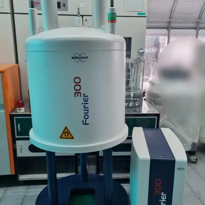 BRUKER Fourier 300  NMR Spectrometer