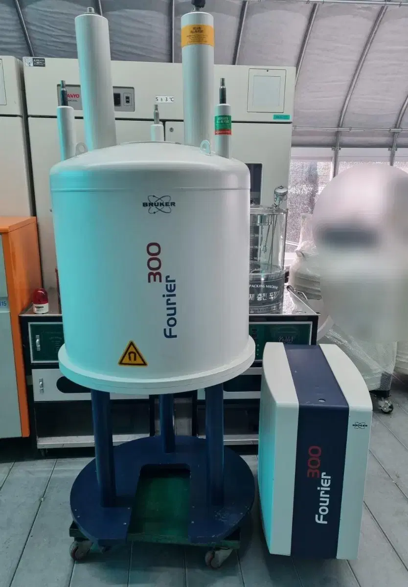 BRUKER Fourier 300  NMR Spectrometer