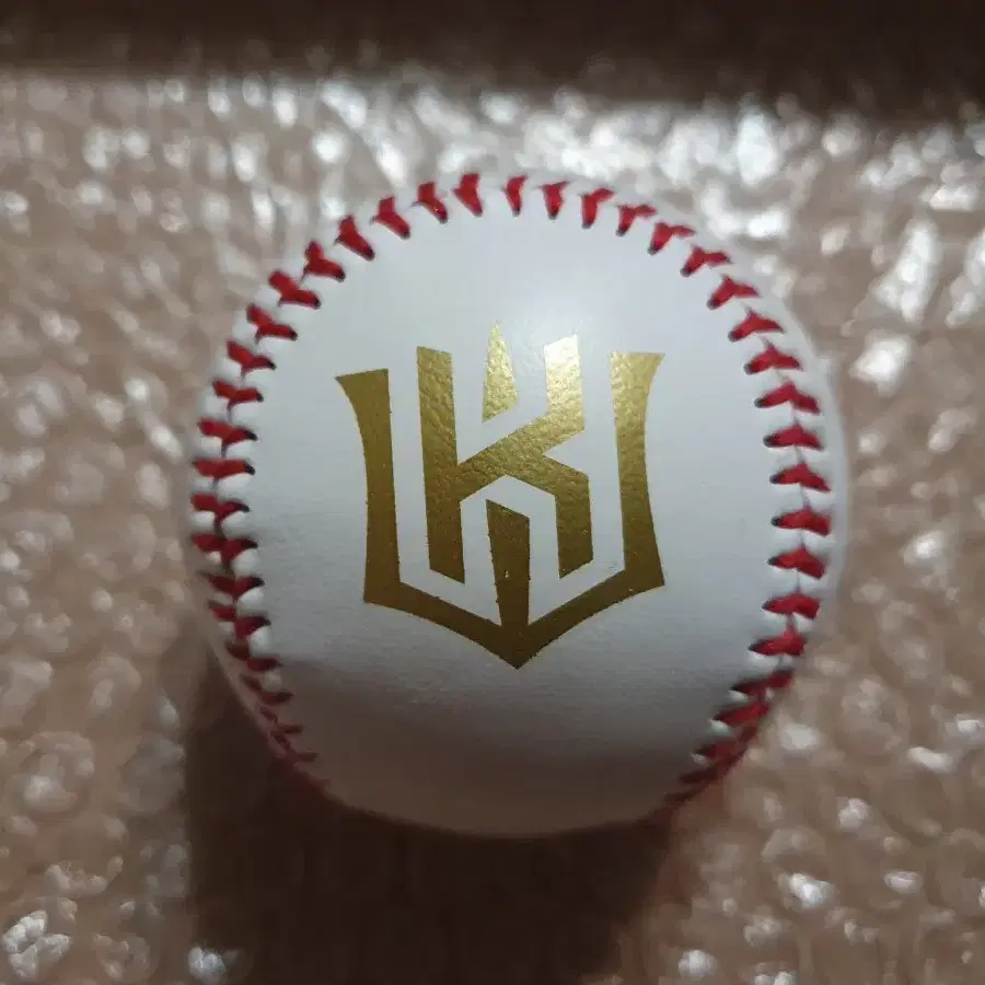 KBO 니퍼트 100승 기념구