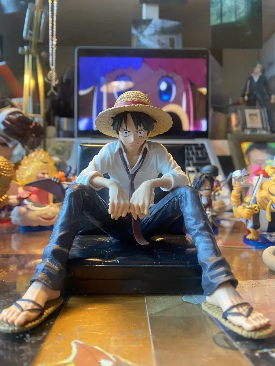 This is ONEPIECE Figures CXC Rupees