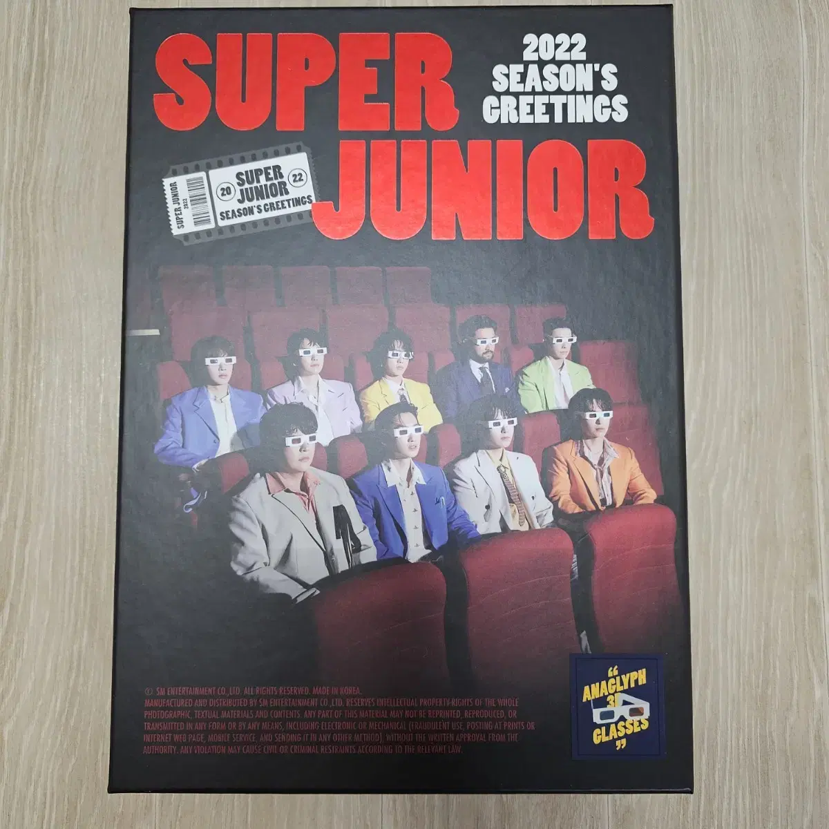 Super Juniors 2022 season's greetings to sell.