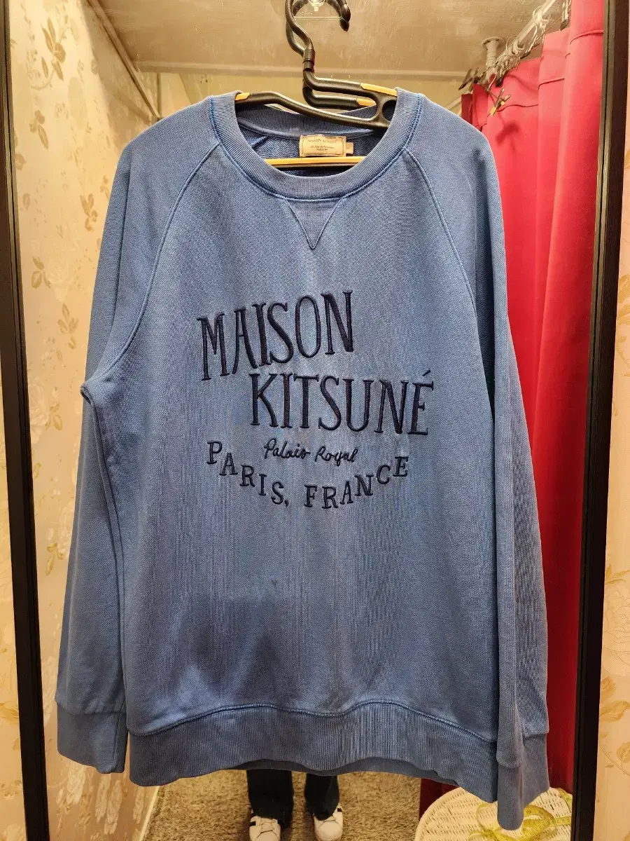 Maison Kitsune Palais Royale Man to Man size L