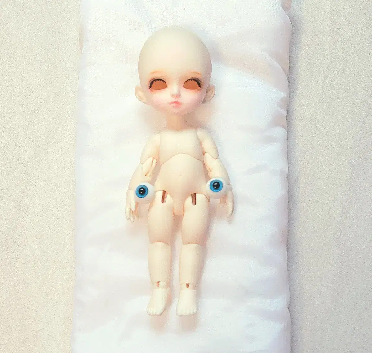 Pocket Spherical Articulated Doll Lutz TinyDelphin Llew