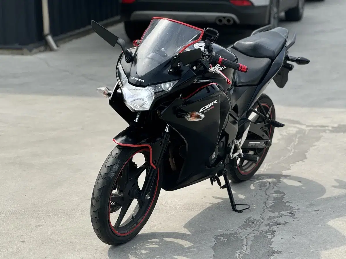 혼다 cbr 125cc 15년식 깔끔튜닝차량 판매합니다.