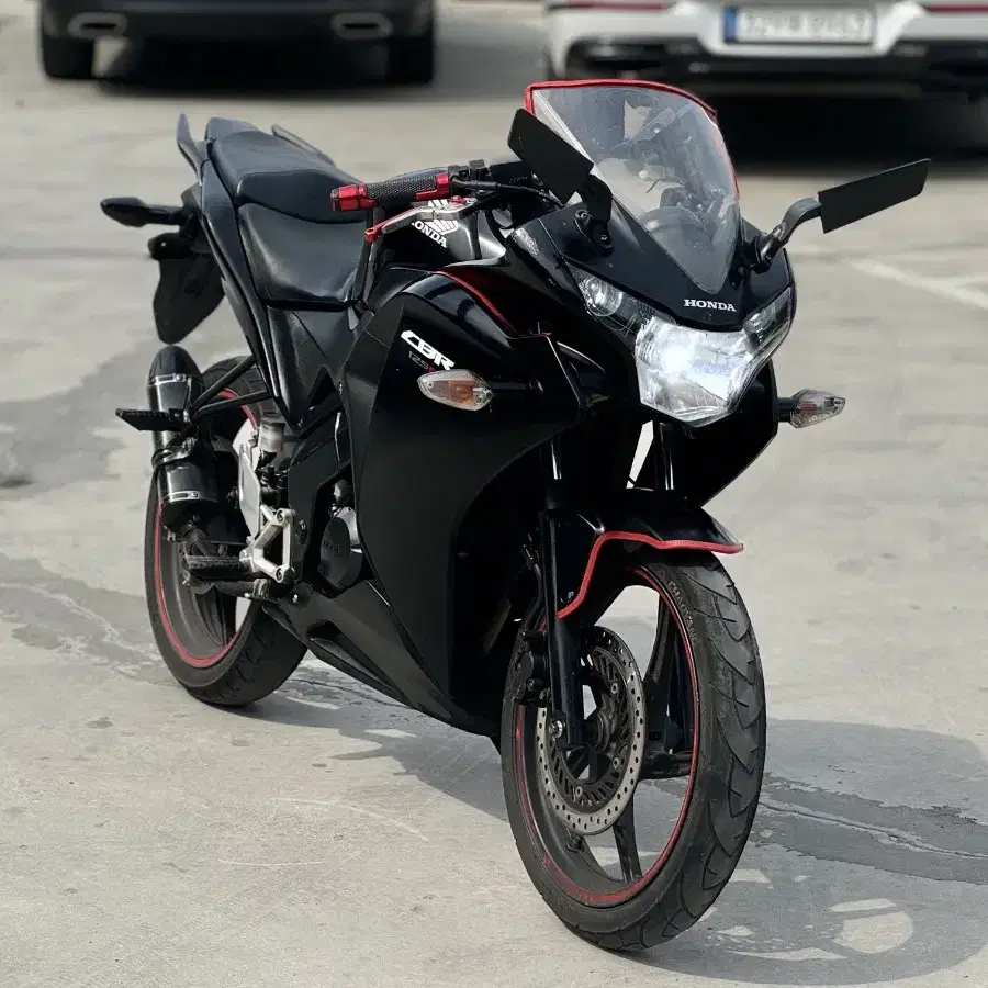 혼다 cbr 125cc 15년식 깔끔튜닝차량 판매합니다.