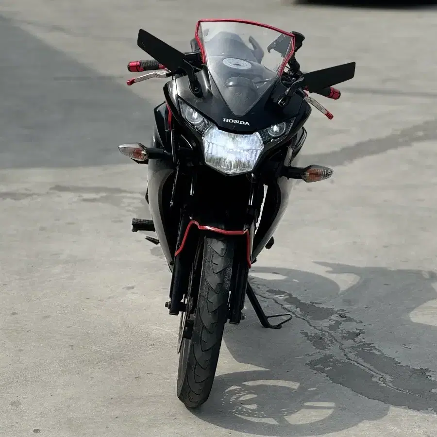 혼다 cbr 125cc 15년식 깔끔튜닝차량 판매합니다.