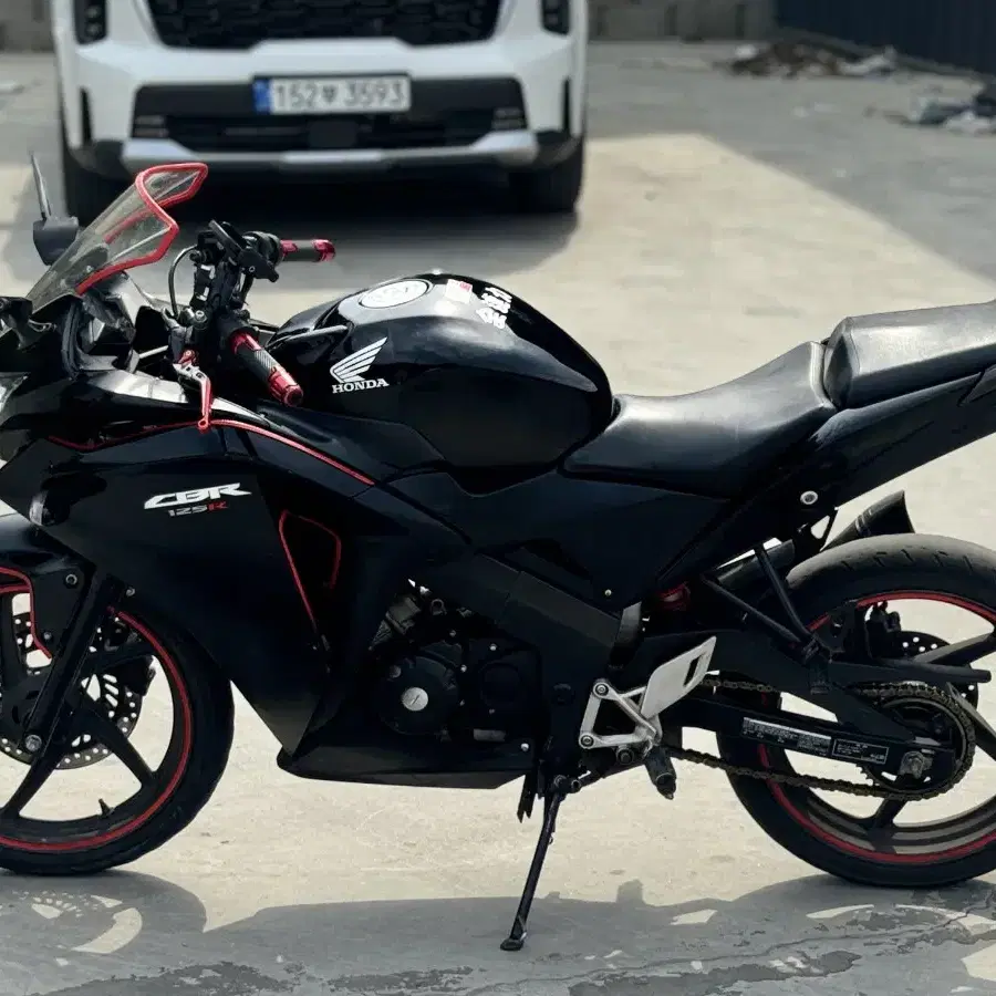 혼다 cbr 125cc 15년식 깔끔튜닝차량 판매합니다.