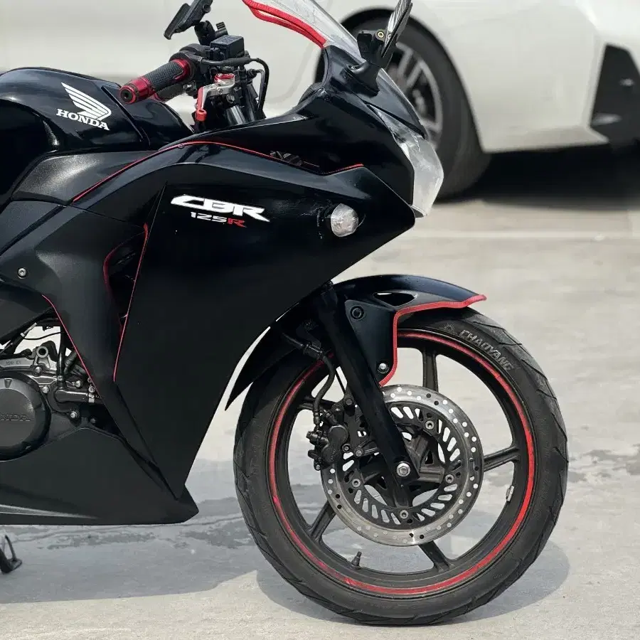 혼다 cbr 125cc 15년식 깔끔튜닝차량 판매합니다.