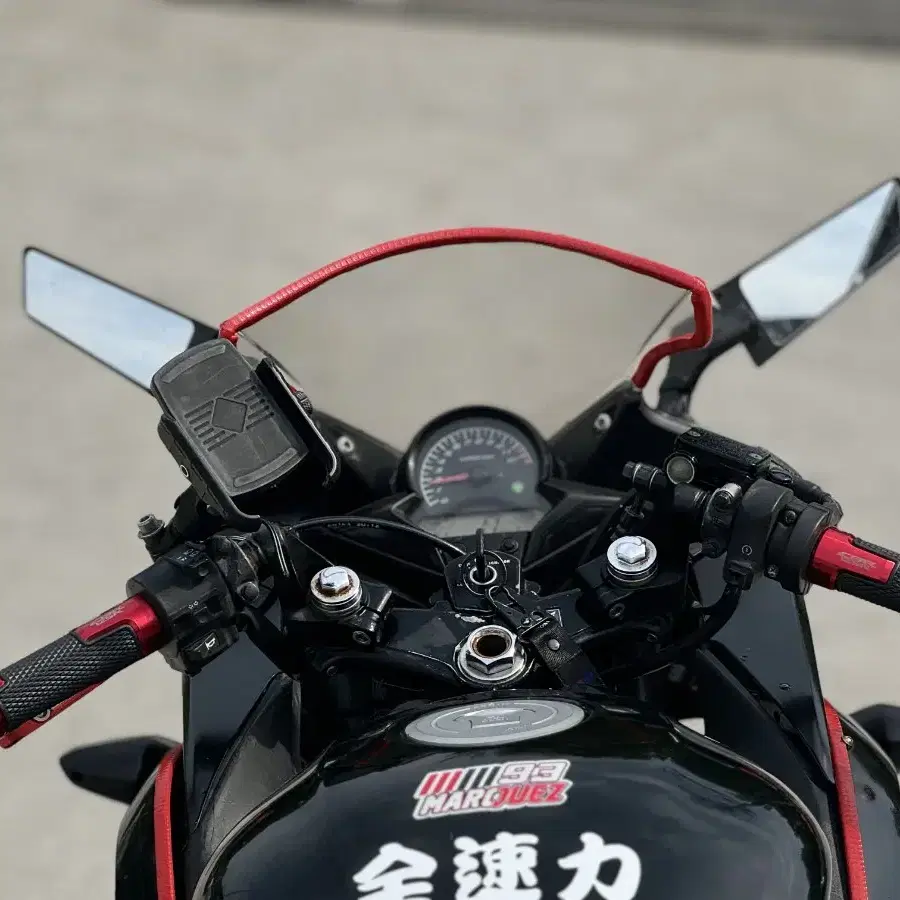 혼다 cbr 125cc 15년식 깔끔튜닝차량 판매합니다.