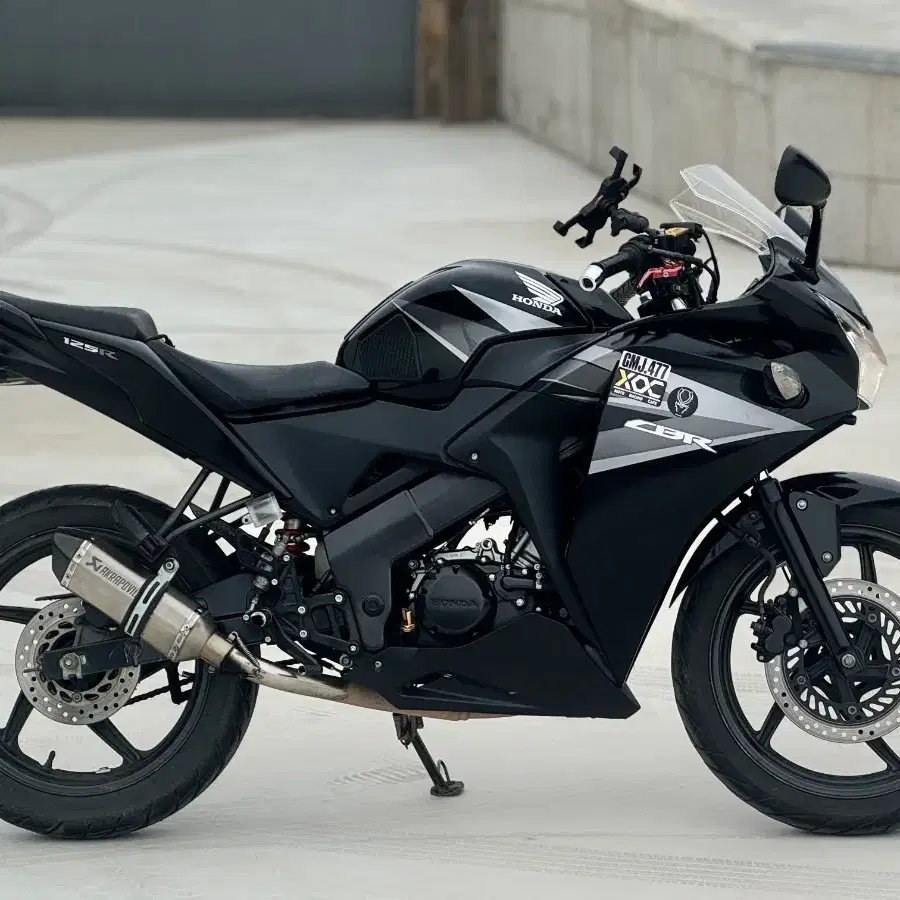 혼다 cbr125cc 14년식 아크라 머플러 판매합니다