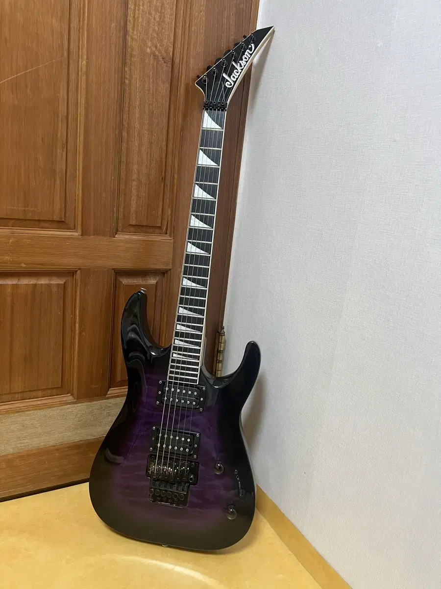 잭슨 Arch Top JS32Q DKA