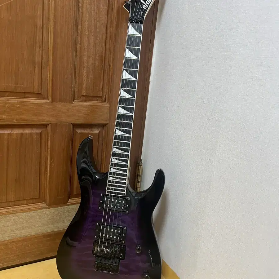 잭슨 Arch Top JS32Q DKA