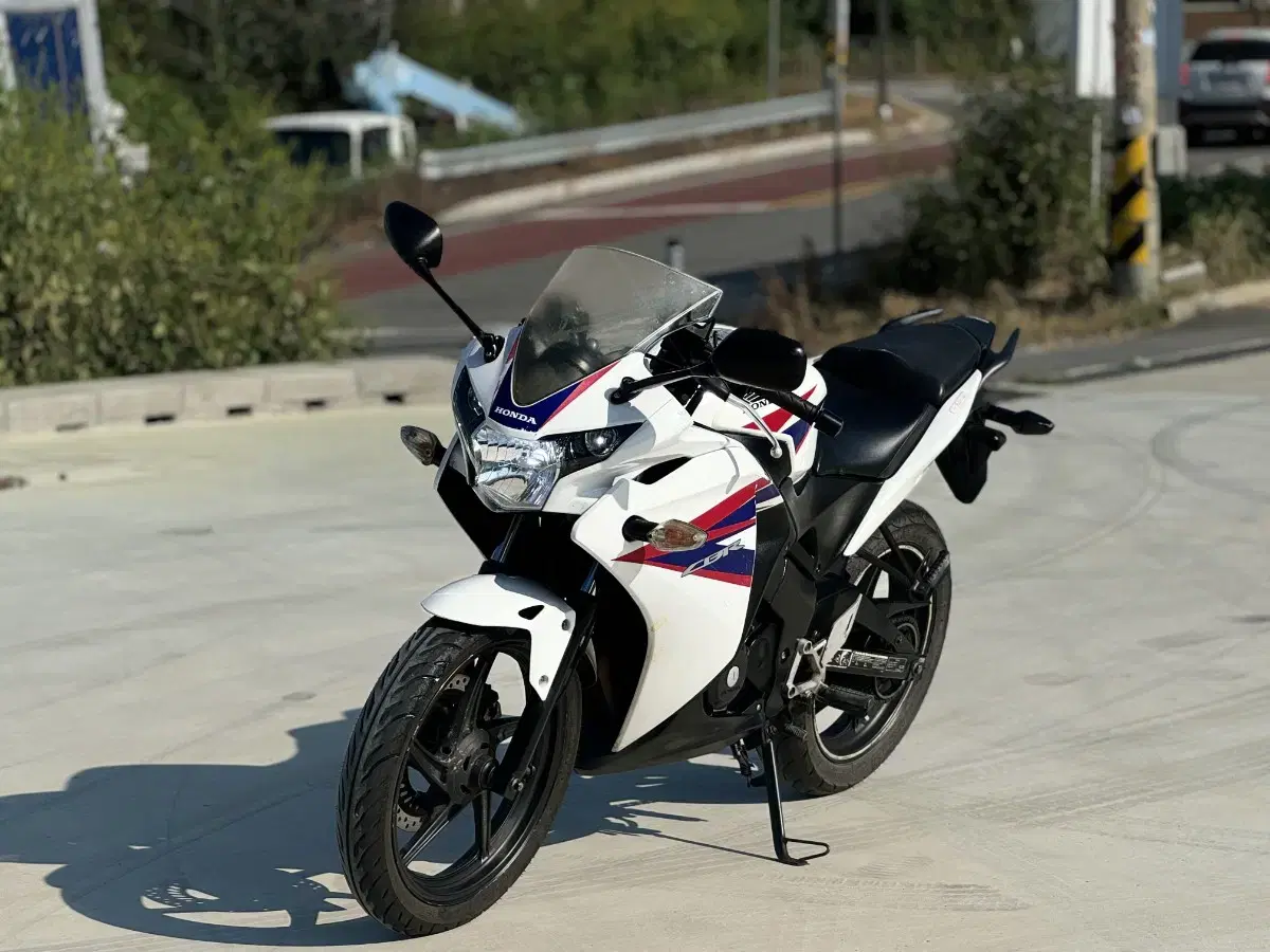 혼다 cbr125cc 건담모델 15년식 깔끔한차량 좋은금액에 판매합니다