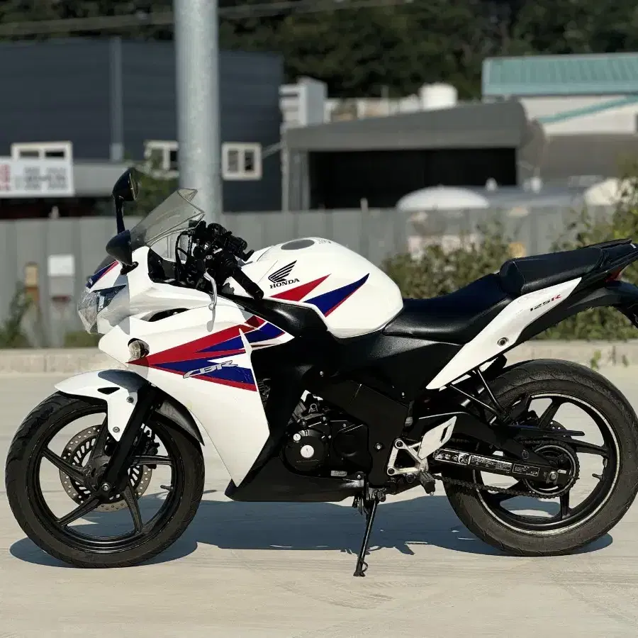 혼다 cbr125cc 건담모델 15년식 깔끔한차량 좋은금액에 판매합니다