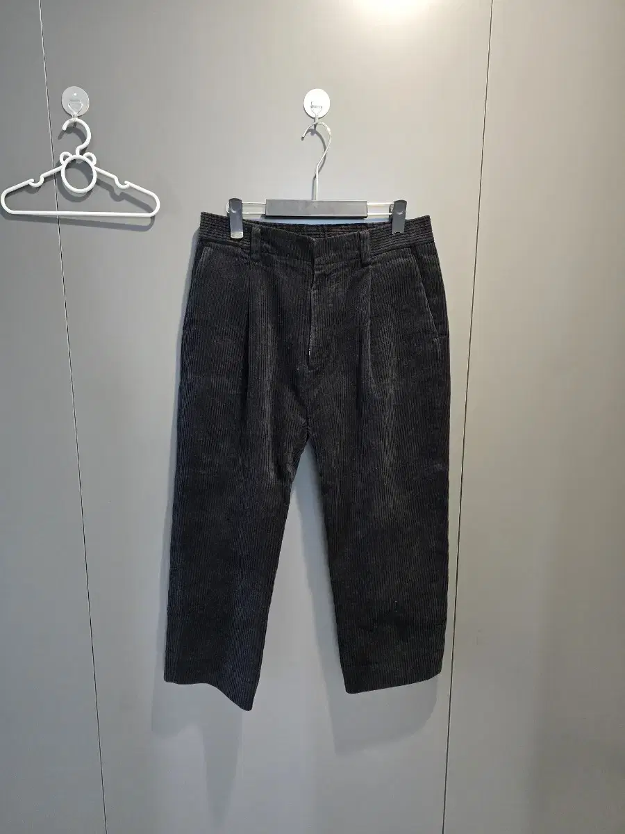 Selling systemhomme size 86 wide fit exhaust pants.