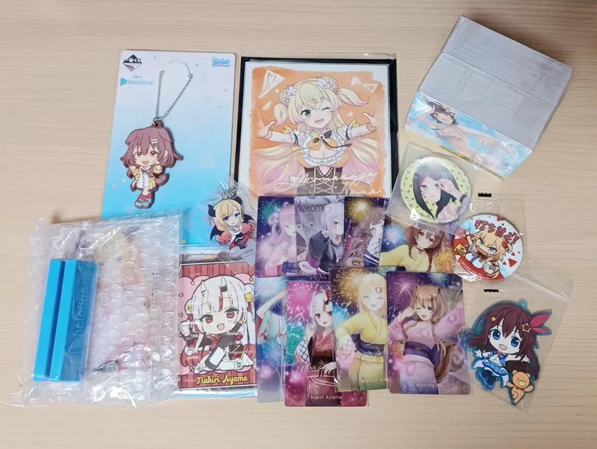 HoloLive merchandise bulk (Schwartz can badges, etc.) 8