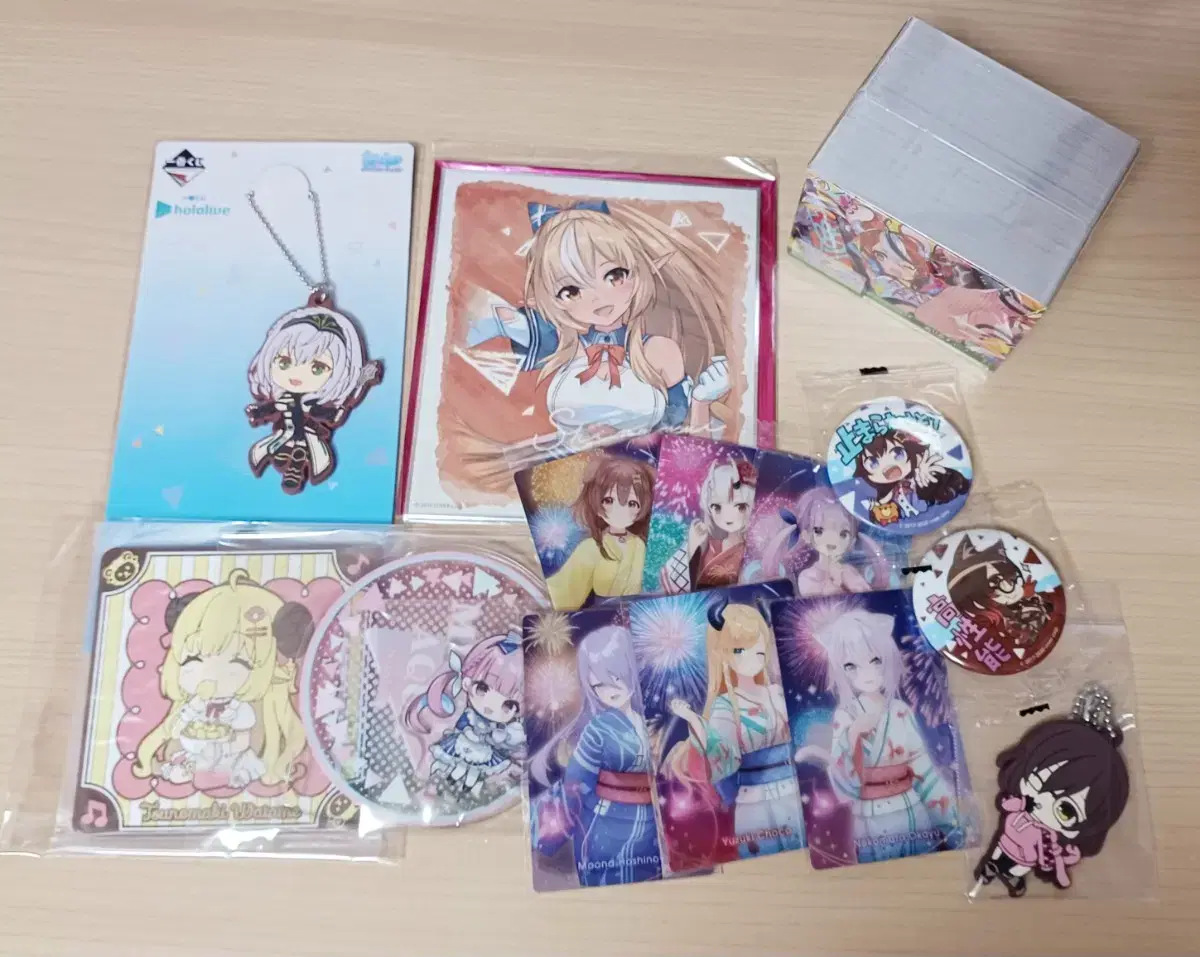 HoloLive merchandise bulk (Schwartz can badges, etc.) 9