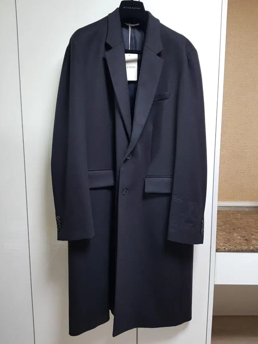 New Arrivals)Valentino V Logo Wool Coat Jacket