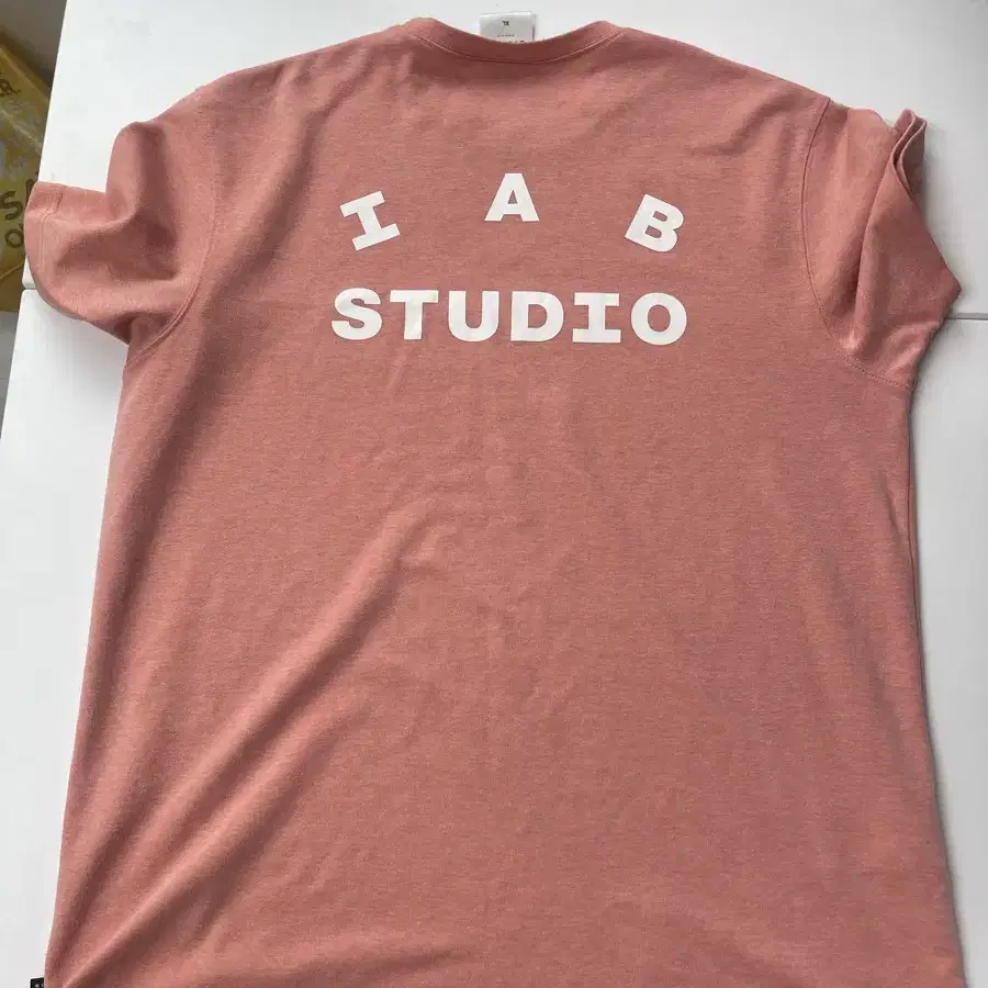 XL IAB studio 반팔 티셔츠 살몬