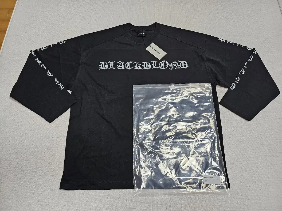 [NEW XL] Black Blond Long Sleeve Tee