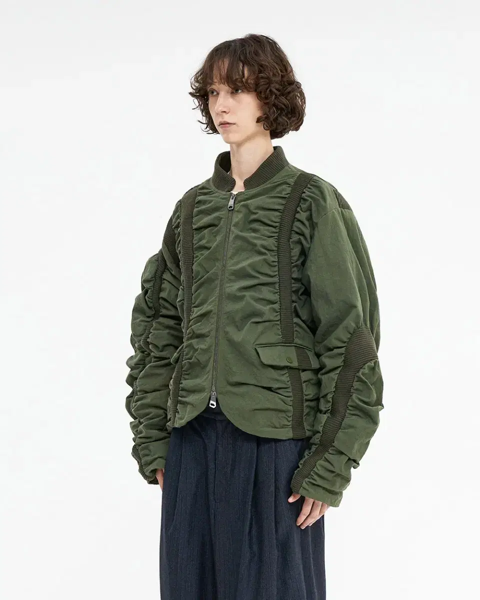 아더에러 Ret jumper Khaki A2