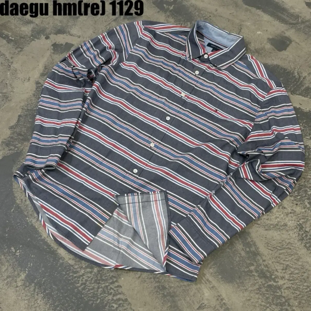 Tommy Hilfiger Knit (95,M) Condition: excellent, design clean, material ruffled