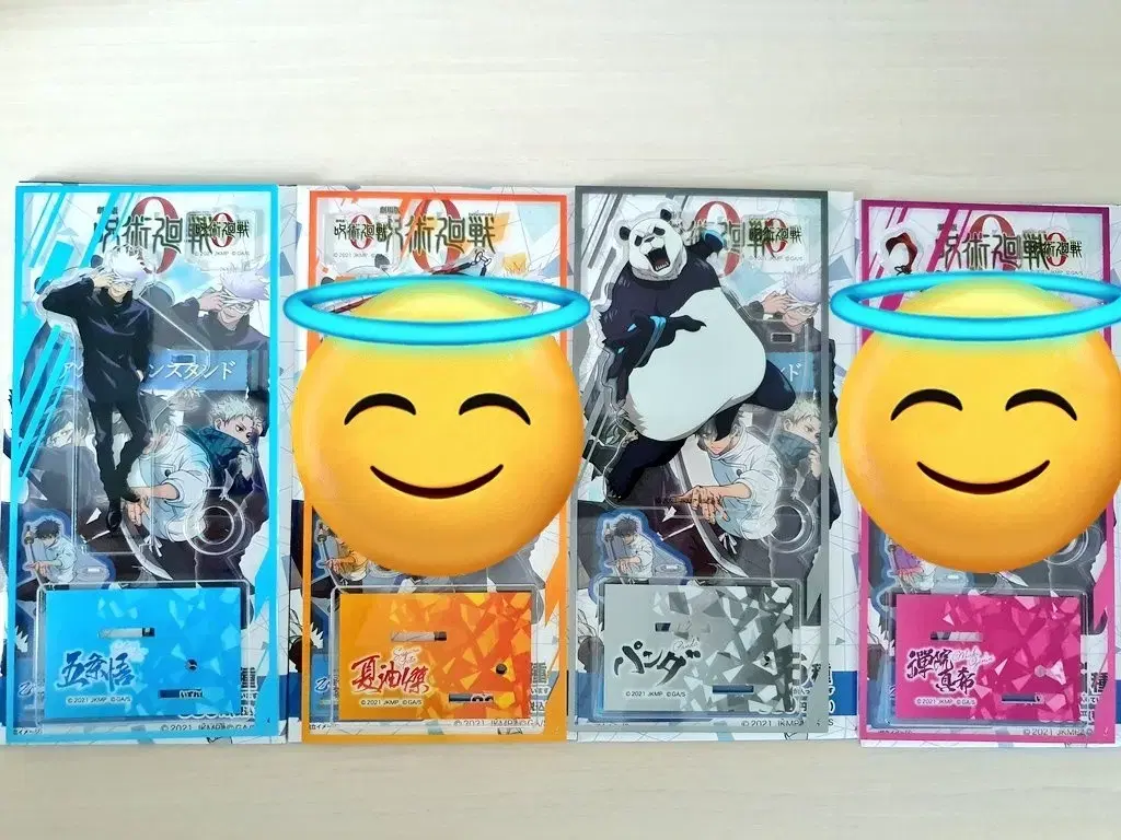 Zuu Spinning acrylic stand Gojo Satoru Panda sells in bulk