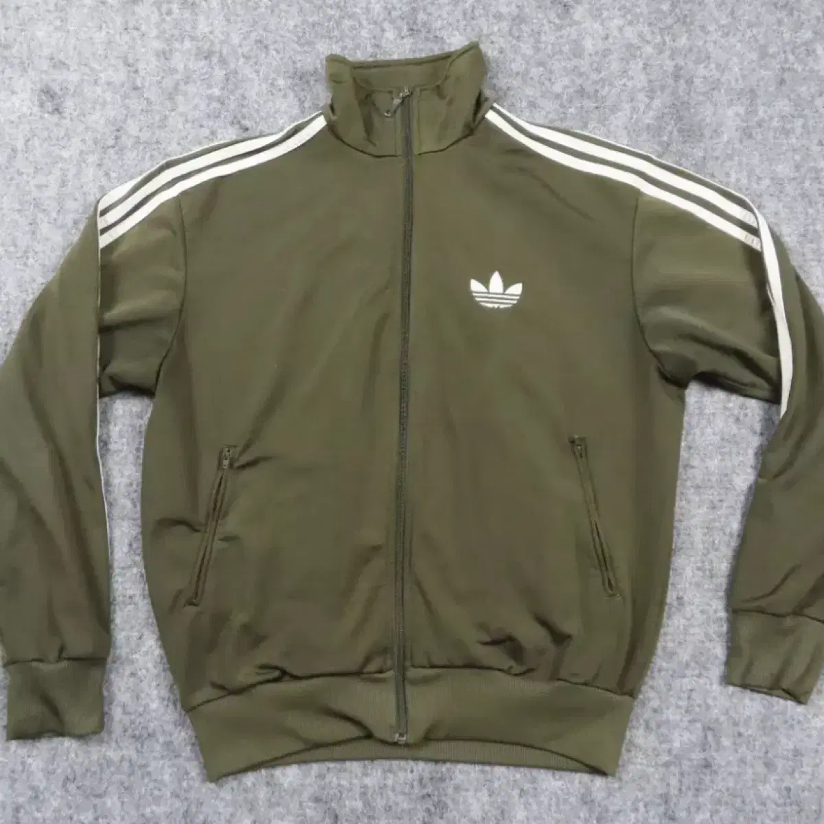 adidas Khaki Jersey Goofy Bird M