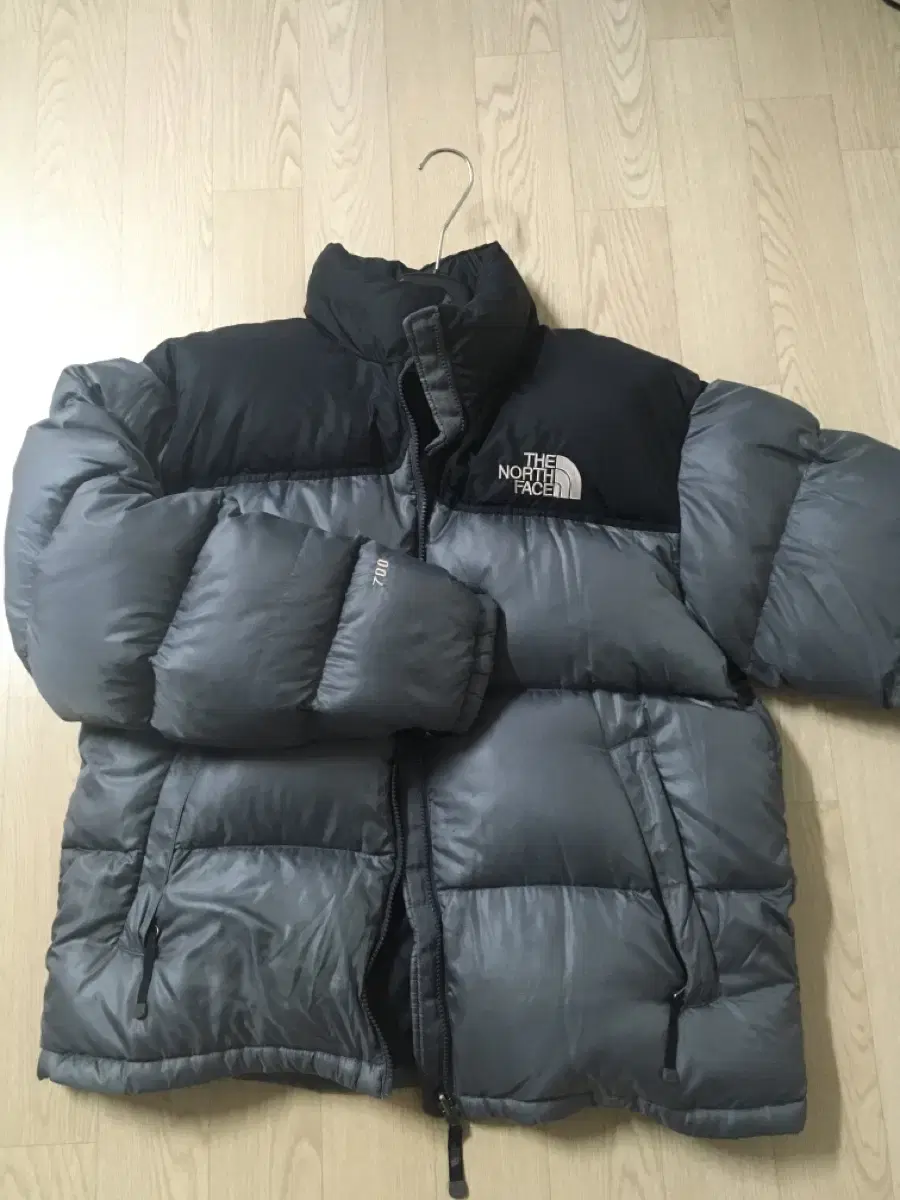 The North Face Nupsi 700 L 100 Gray Lee Donghwi