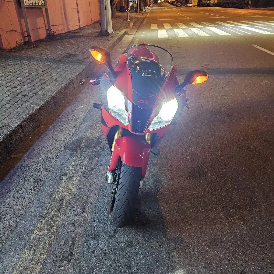 아프릴리아 rsv1000r