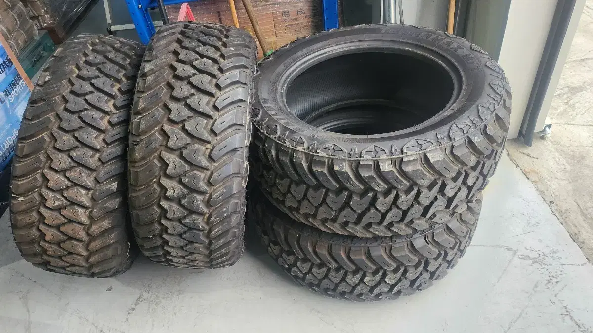 닷지램1500 타이어,305/55R20,사일룬타이어