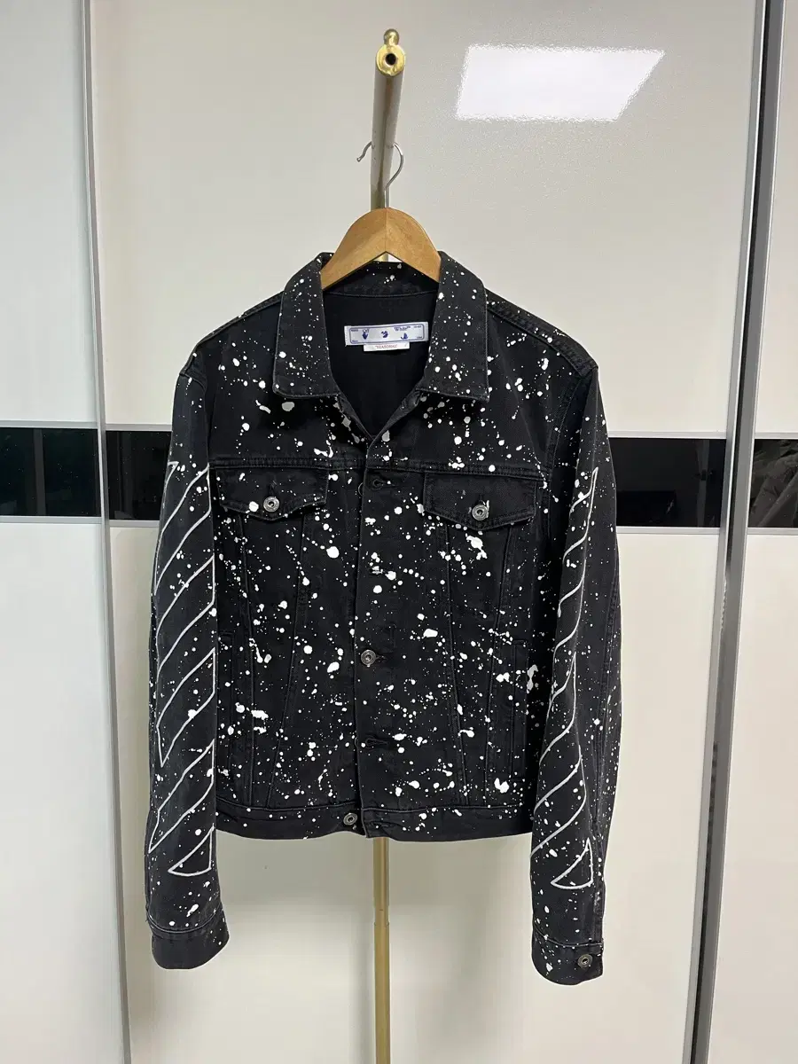 [Off-White Diagonal Stripe Painted Splatter Denim Jacket