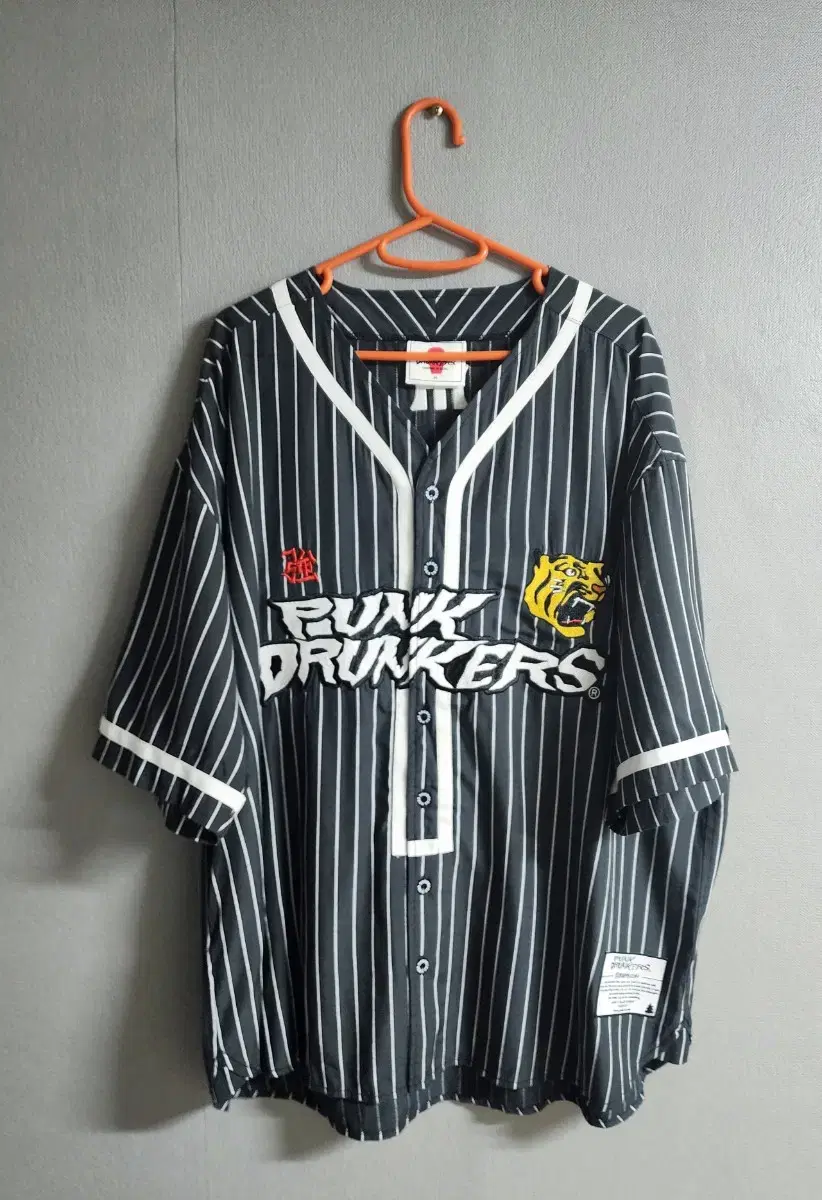 PUNK DRUNKERS PUNK DRUNKERS X Hanshin Tigers Baseball Shirt M