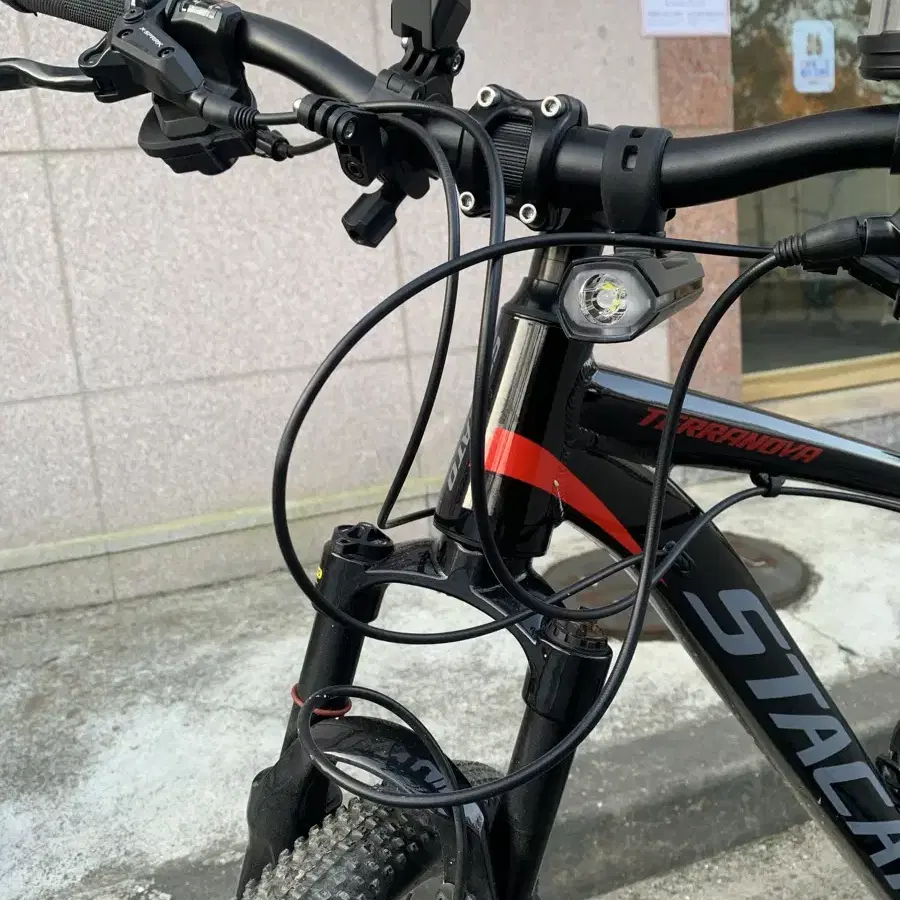 22년형 스타카토 테라노바 mtb 650b 27.5인치 블랙/레드 한달