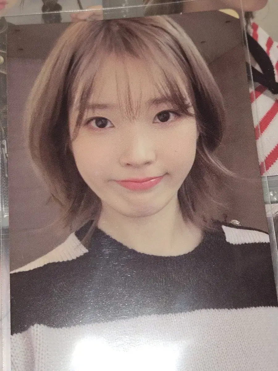 IU Overseas pre-order benefit MD photocard WTS