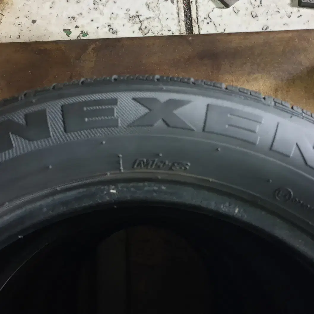 중고타이어 넥센타이어 엔프리즈 AH5 235/55R17 4개 한대분세트